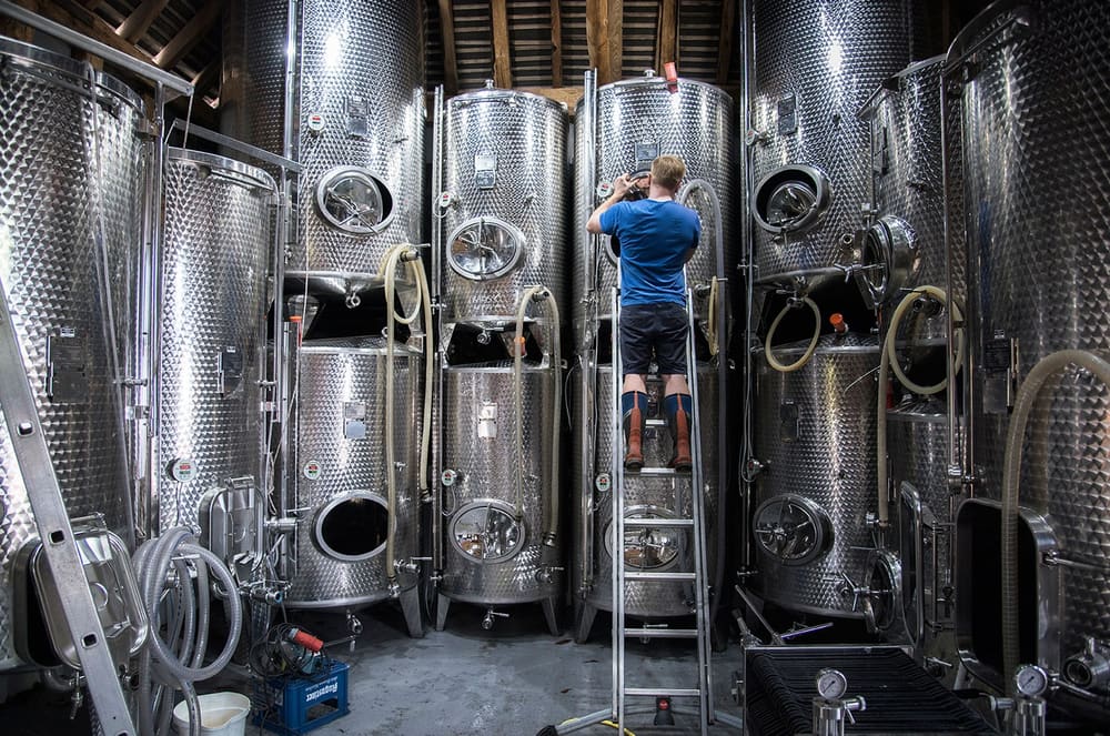 Ståltankene i vineriet på Mountfield. Foto: Mountfield Winery.
